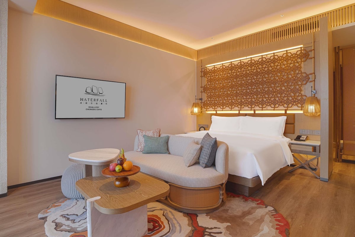 Chambre Supérieure, 1 trÚs grand lit, vue parc (Waterfall view) | Couette en duvet d'oie, articles gratuits dans le mini-bar