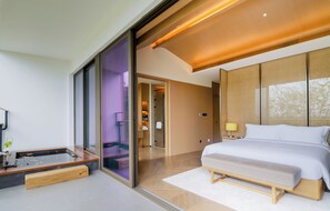 SUPERIOR ROOM,1 King Size Bed, Private Heated Pool, Expo Park View | Down comforters, free minibar, in-room safe, blackout drapes