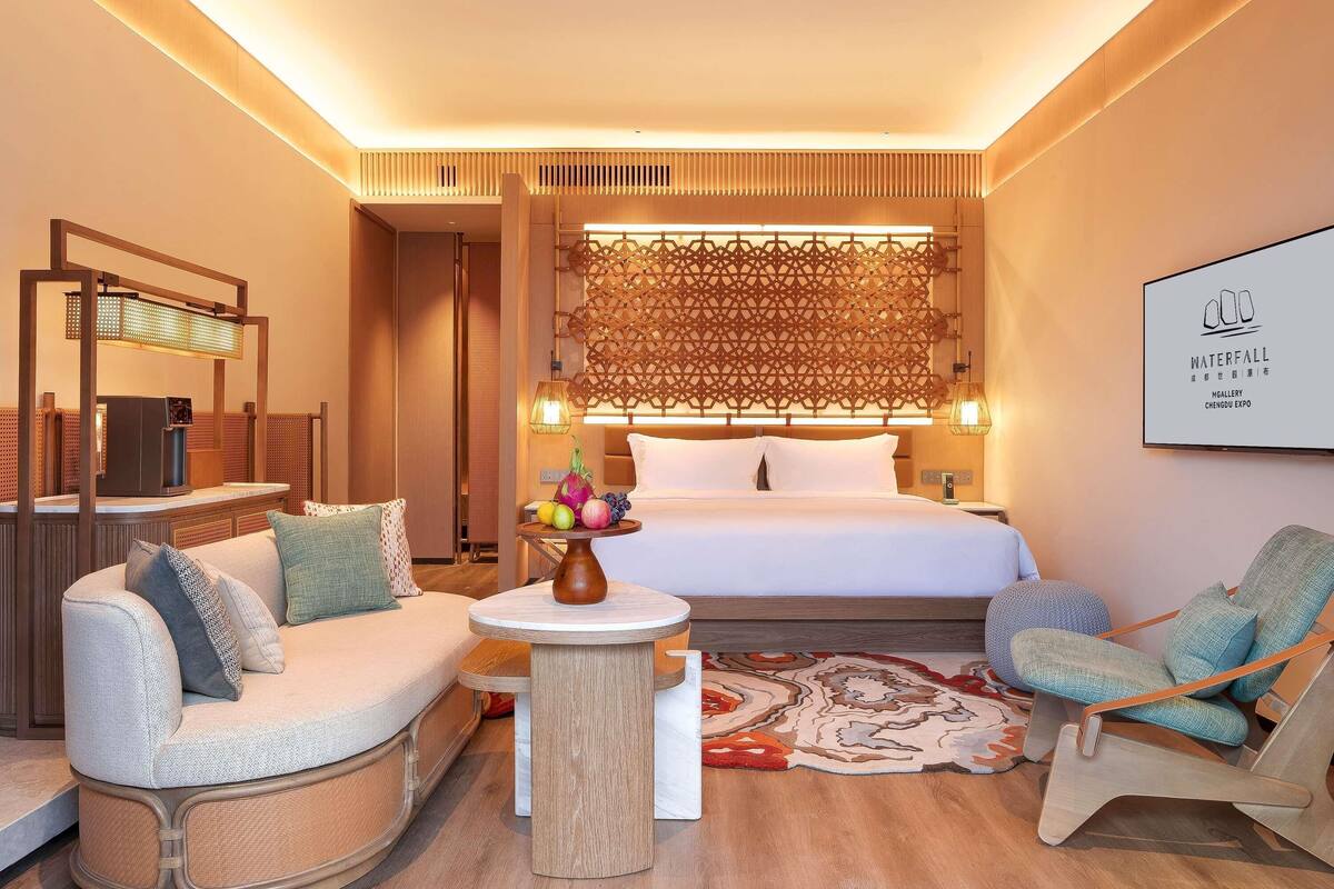 DELUXE ROOM,1 King Size Bed, Private Courtyard