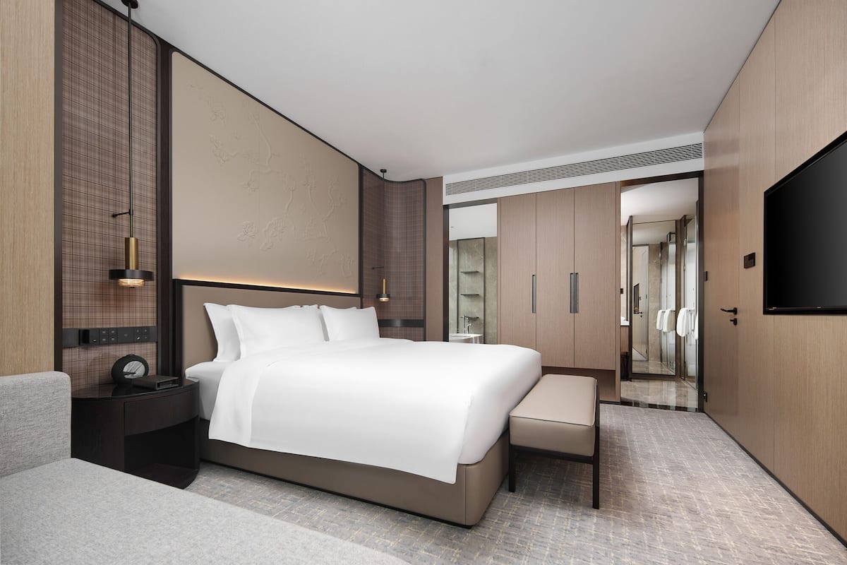 Deluxe Suite, 1 King Bed (Executive Access)