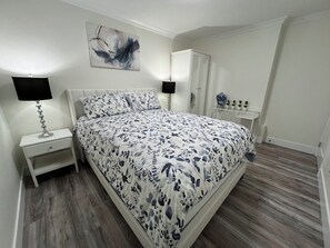 4 bedrooms, desk, iron/ironing board, WiFi