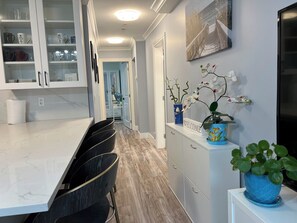 Dining - 4 Bdrm Contemporary City Oasis Near PNE (Vancouver)