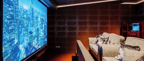 Televisie en een open haard