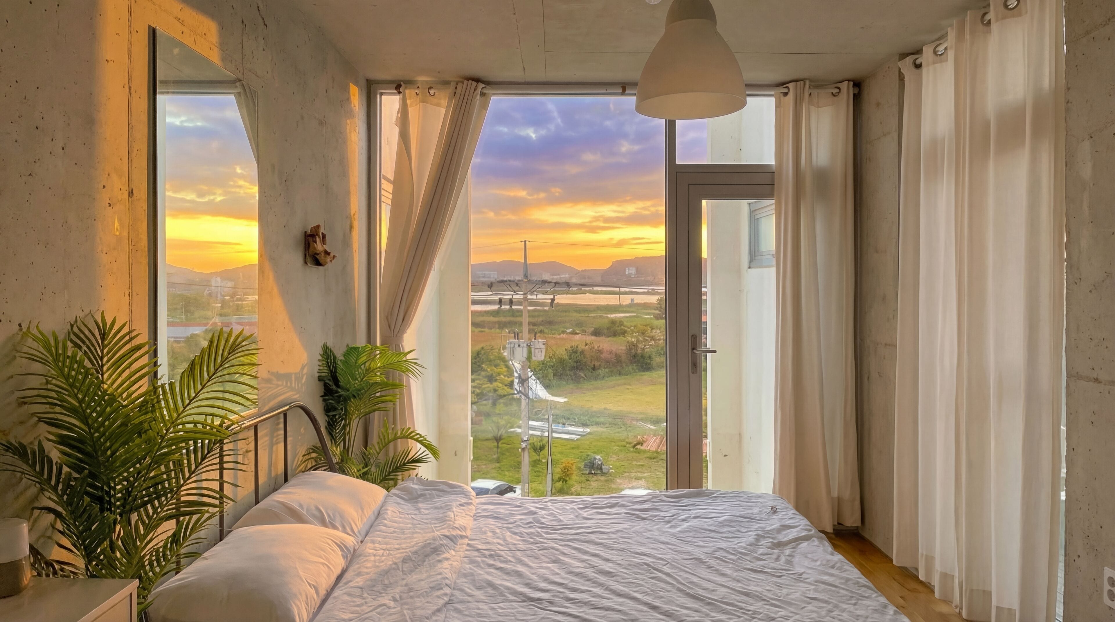 Luxury Room | Free WiFi, bed sheets