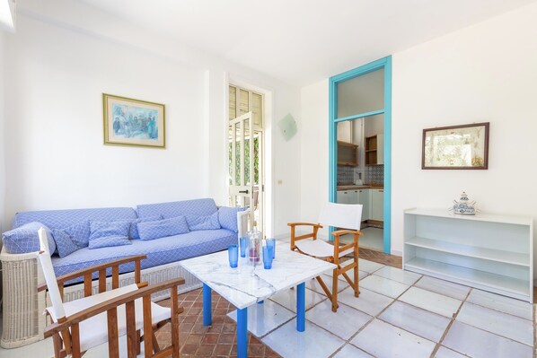 Apartment | Wohnbereich | Flachbildfernseher