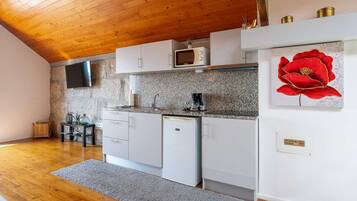 Fridge, microwave, stovetop, coffee/tea maker