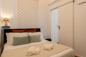 Iron/ironing board, WiFi, bed sheets - Cozy Studio Central Porto: A/C and Kitchen (Porto)