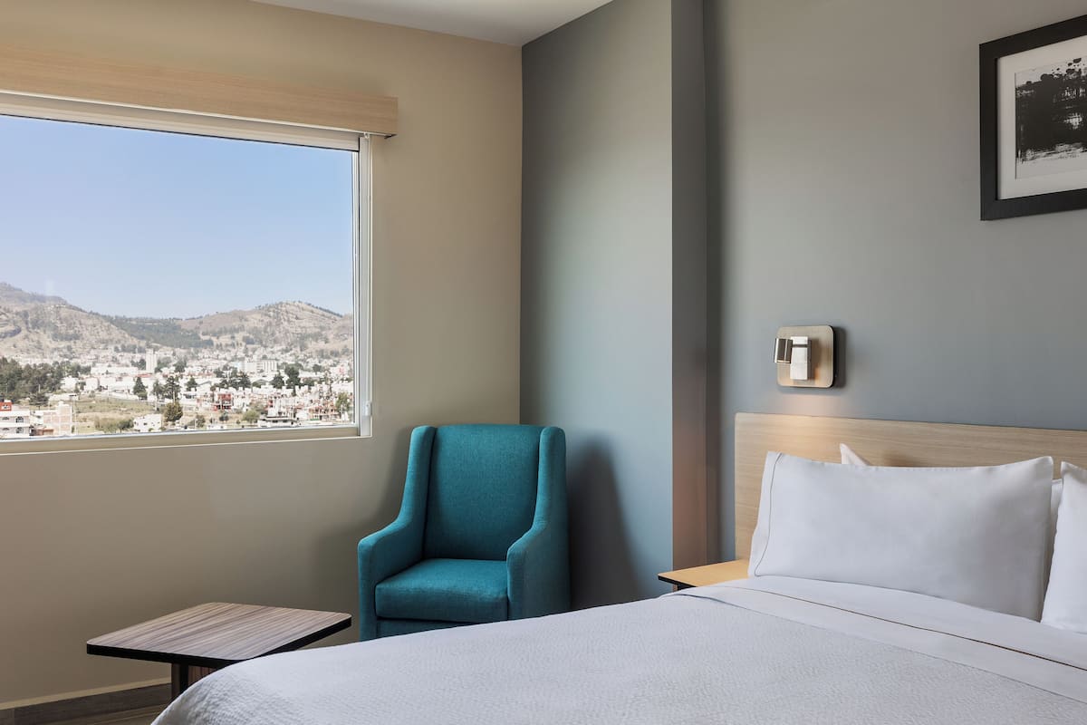 Superior Room, 1 King Bed | In-room safe, desk, laptop workspace, blackout drapes