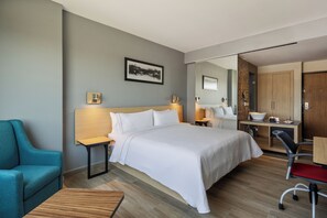 Superior-rum - 1 kingsize-säng | Värdeförvaringsskåp på rummet, skrivbord och arbetsyta för laptop