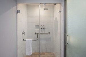Shower, rainfall showerhead, free toiletries, hair dryer