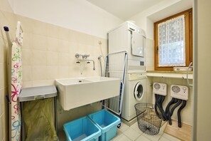 Hårtork och handdukar