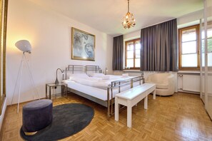 2 bedrooms, desk, iron/ironing board, travel crib