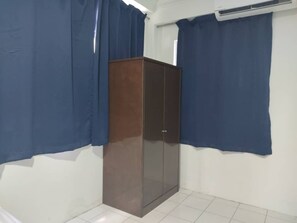 Family Suite | Desk, laptop workspace, bed sheets - Hotel O Vaigan Hotel (Bintulu)