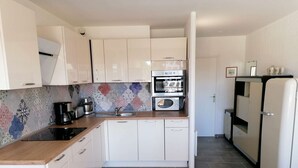 Unclassified image, 3 of 16, button - Renovated 2-room apartment with pool and parking (Port Camargue)
