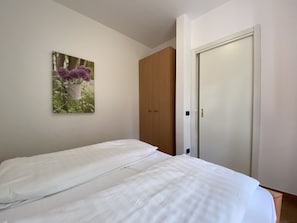 2 bedrooms, bed sheets