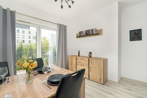 아파트, 침실 2개, 발코니 | 객실 내 식사 공간