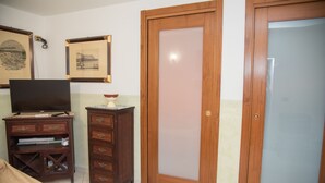 Unclassified image, 4 of 25, button - Vicolo IV Home 200m From Sea (Syracuse)