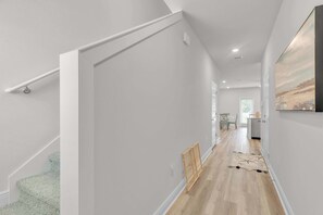 Interior - Drift Bay: Zoo, Boat Ramp, Foosball and Beach (Gulf Breeze)