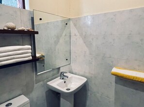 Towels, soap, shampoo, toilet paper