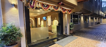 Hotel Golden Arc
