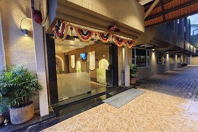 Hotel Golden Arc