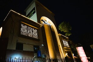Exterior - Hotel Golden Arc (Pune)
