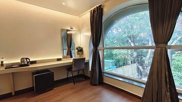 Studio Suite | Egyptian cotton sheets, premium bedding, individually furnished, desk