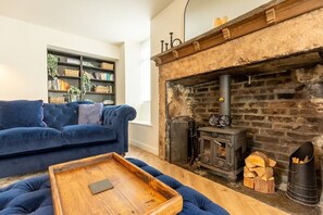 TV, fireplace, offices