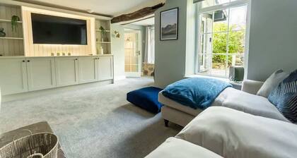 Family & Friends Retreat with Hot Tub Rental