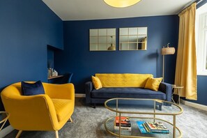 TV, offices - Three Bed Stylish House in North Yorkshire (North Yorkshire)