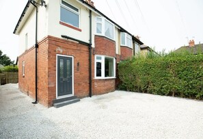 Exterior detail - 3BR Family & Pet-Friendly + Parking (North Yorkshire)