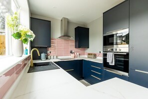 Fridge, microwave, oven, stovetop - Three Bed Stylish House in North Yorkshire (North Yorkshire)