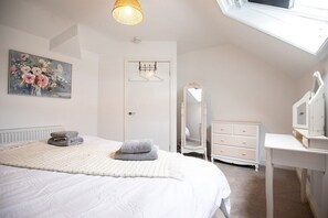 2 chambres, fer et planche à repasser, lit parapluie, Wi-Fi