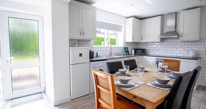 Family Friendly Cottage in the heart of the Lakes