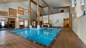 屋内プール、温水プール