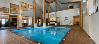 Trail Creek Killington Condos #18: Ski Home Trail. Bus. Hot Tub. Pool.