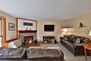 Smart TV, fireplace