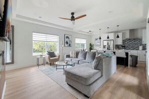 TV, fireplace, offices