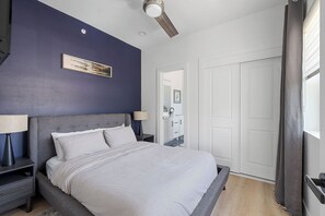 2 bedrooms, desk, iron/ironing board, WiFi