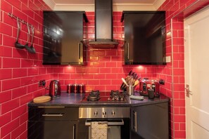 Private kitchen - Charming Three Bedroom House in Birmingham (Birmingham)