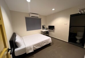 Deluxe Double Room, 1 Queen Bed | Desk, laptop workspace, bed sheets - Hotel O Jb Sojourn (Johor Bahru)