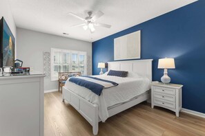 3 slaapkamers, een strijkplank/strijkijzer, reisbedje, wifi