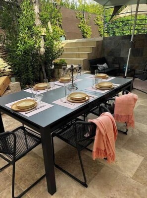 Outdoor dining - Villa 3 Chambres Proche Uzes (Blauzac)