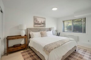 3 Schlafzimmer, Schreibtisch, Bügeleisen/Bügelbrett, Reisekinderbett