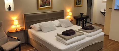 1 habitación, tabla de planchar con plancha, wifi y ropa de cama