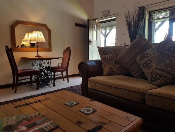 Flat-screen TV - Langford Executive Apartments (Bristol)