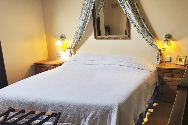 1 Schlafzimmer, Zimmersafe, Schreibtisch, laptopgeeigneter Arbeitsplatz