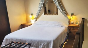 1 bedroom, in-room safe, desk, laptop workspace - Langford Executive Apartments (Bristol)