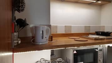 Fridge, microwave, stovetop, electric kettle