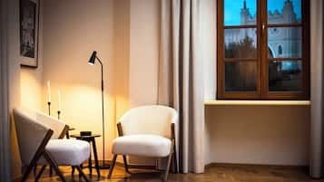 Suite Deluxe, vue ville | Coin séjour